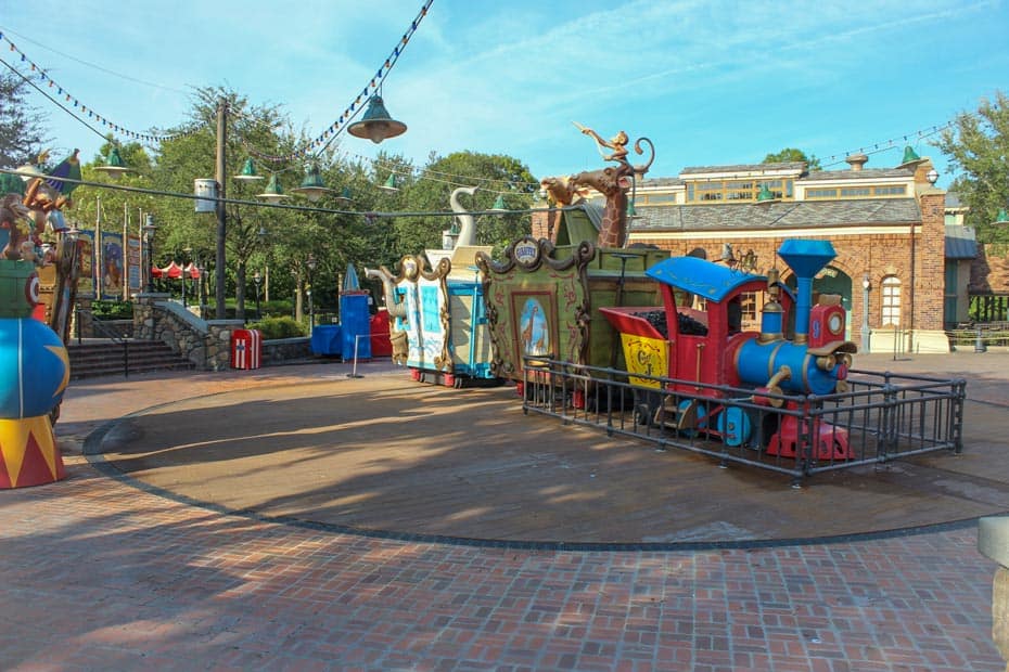 Casey Jr. Splash ‘N’ Soak Station – Resorts Gal