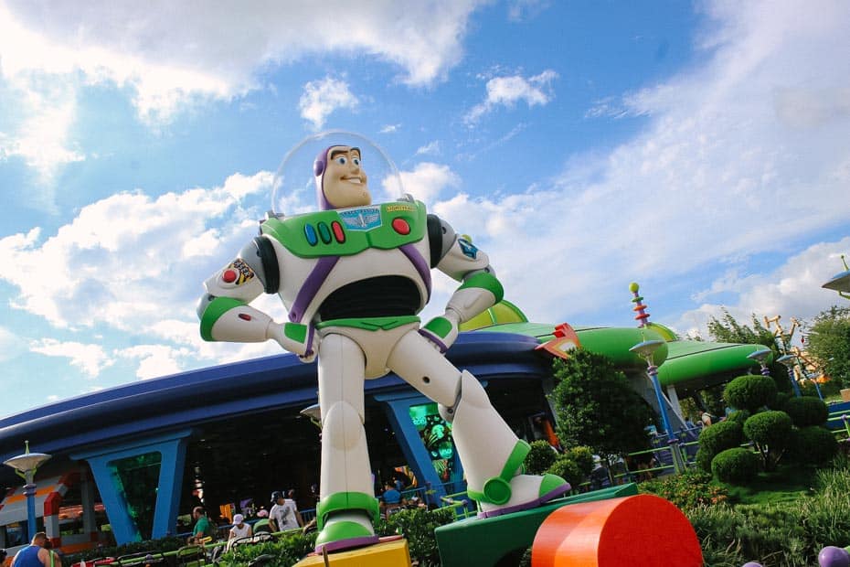 the entrance of Alien Swirling Saucers with Buzz Lightyear in Toy Story Land