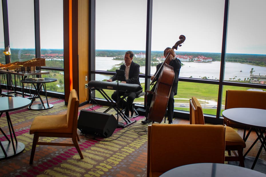 Musicians playing at the California Grill 