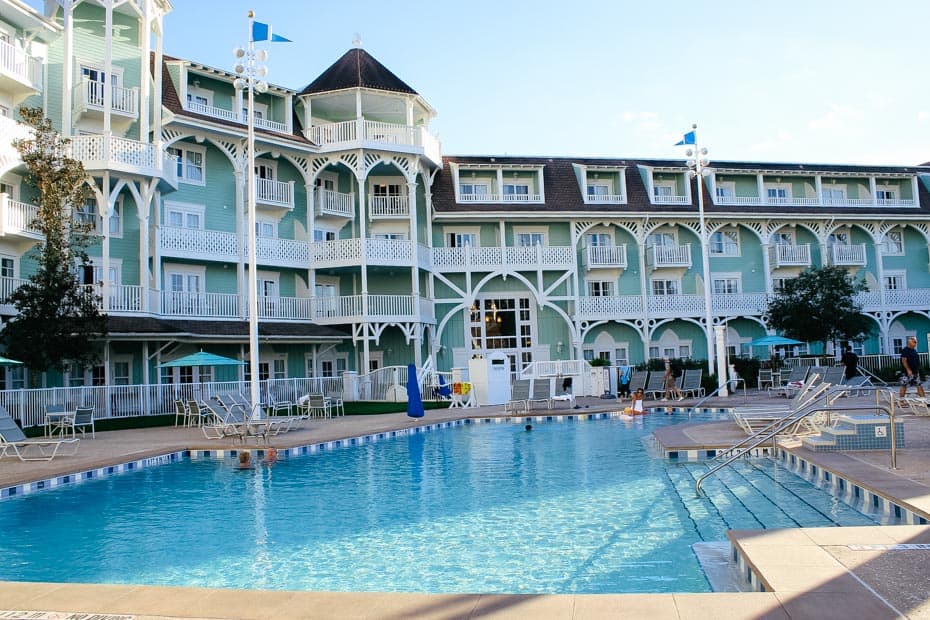 disney yacht club pool hours