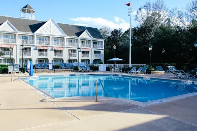 yacht club admiral pool