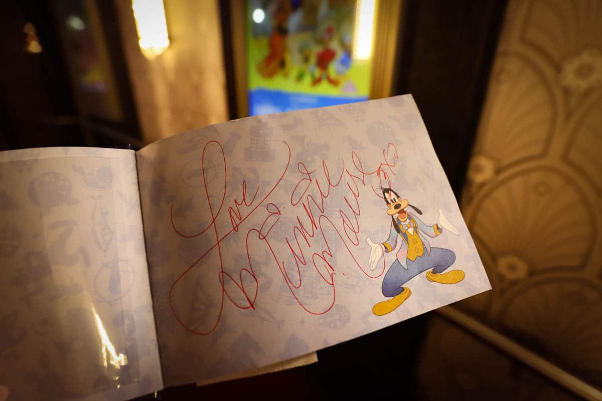 Minnie Mouse's character autograph 
