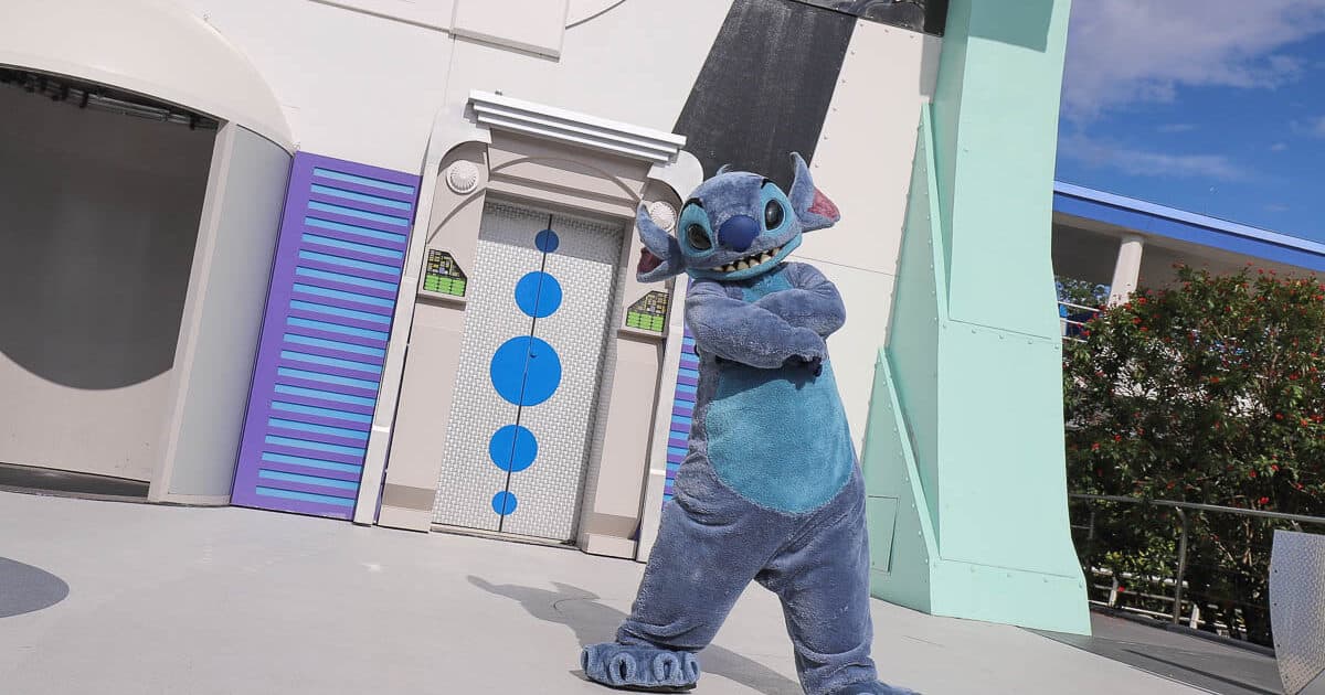 Meet Stitch at Disney World – Resorts Gal