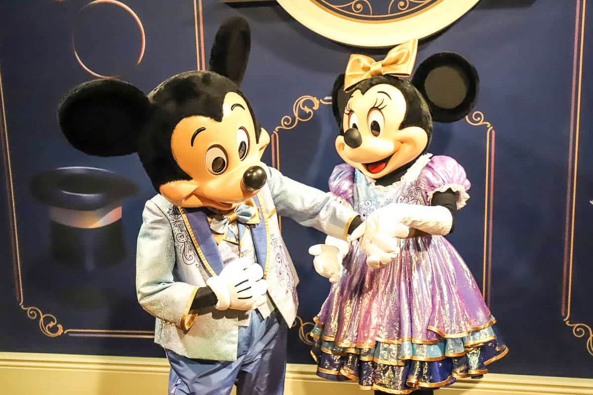 Minnie Mouse Joins Mickey Mouse at Magic Kingdom (Limited Time ...