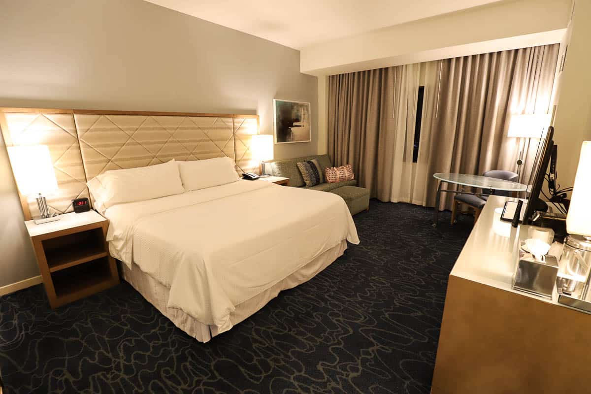 a room with a king-size bed at Disney's Swan Hotel 