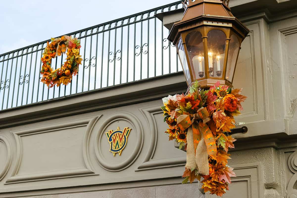 Halloween wreaths and florals 