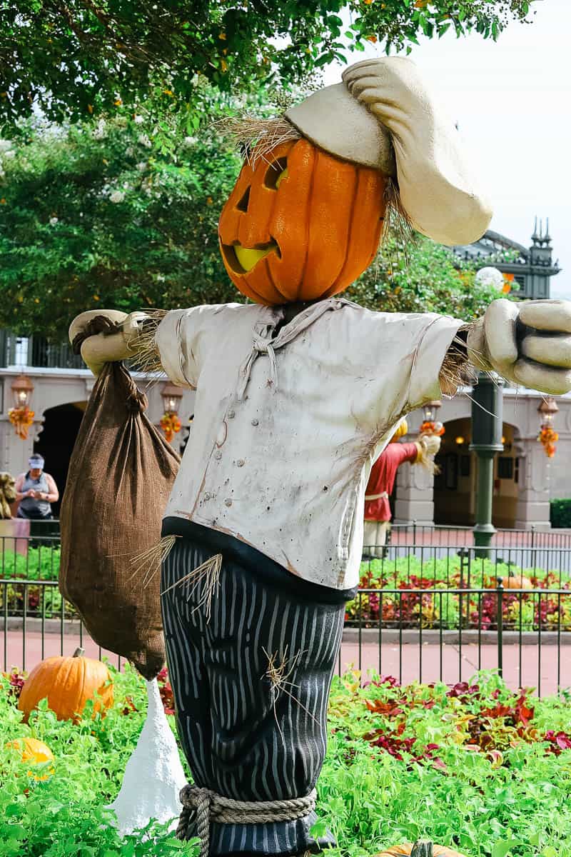 the scare crow has a sack of flour with a hole in it 