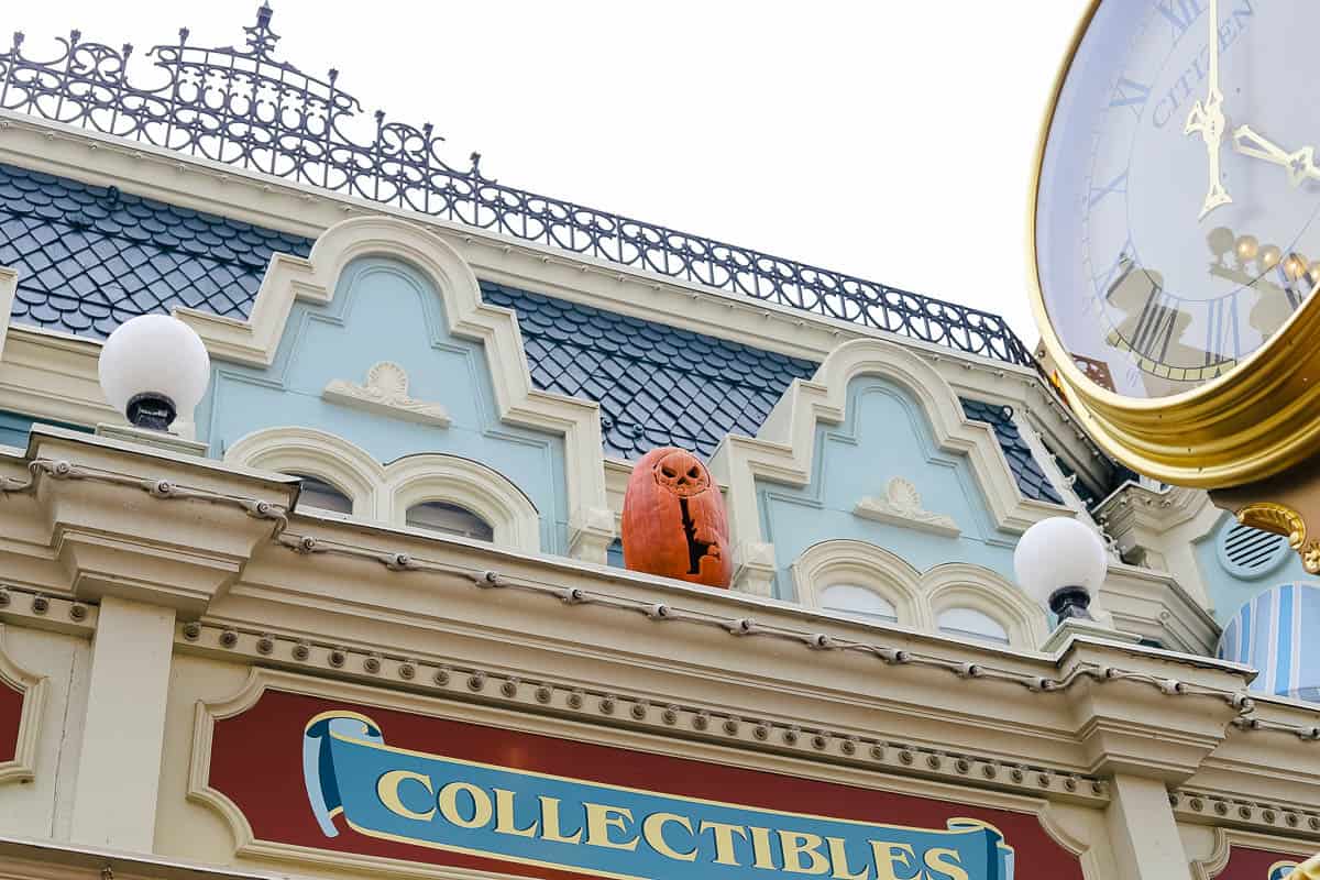 the key shaped pumpkin with a clock at Disney World 