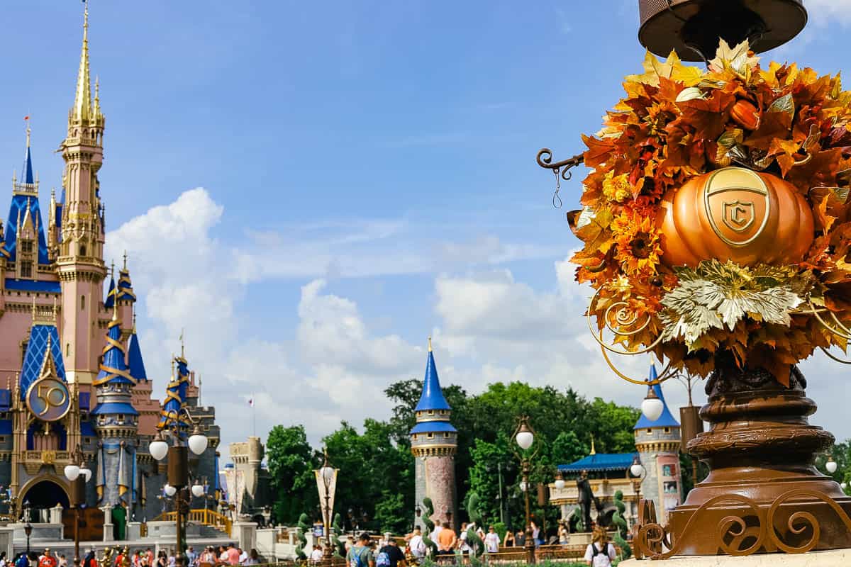 a wreath with the 50th anniversary logo on Cinderella Castle 