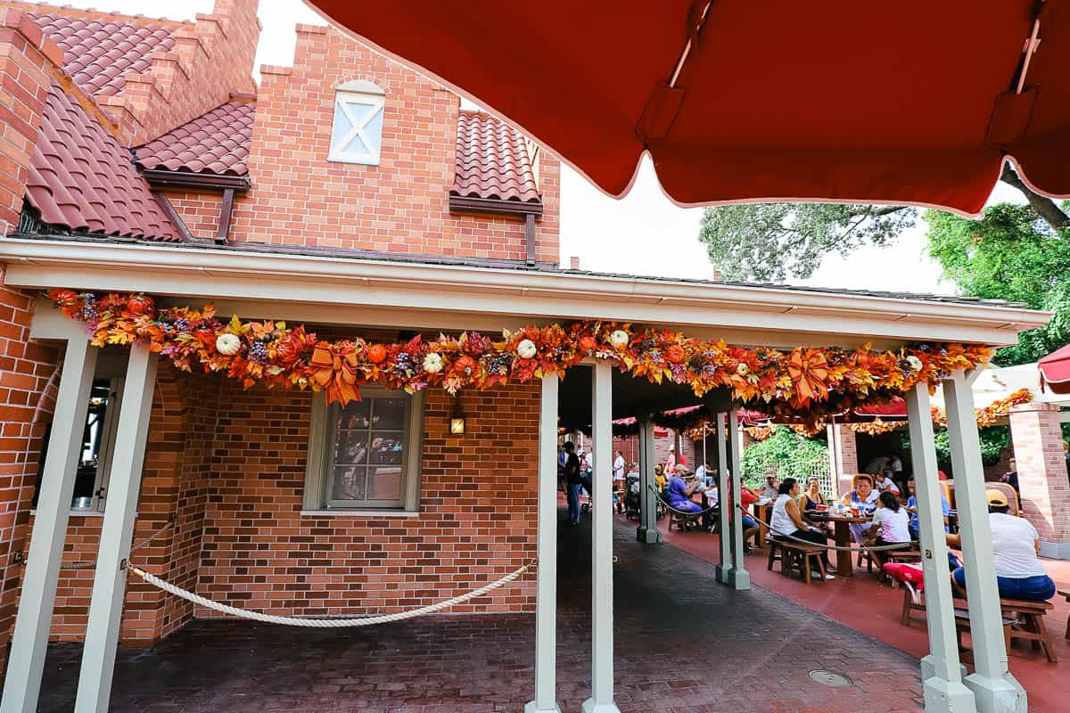 Halloween garland at Disney World decorates Liberty Square 