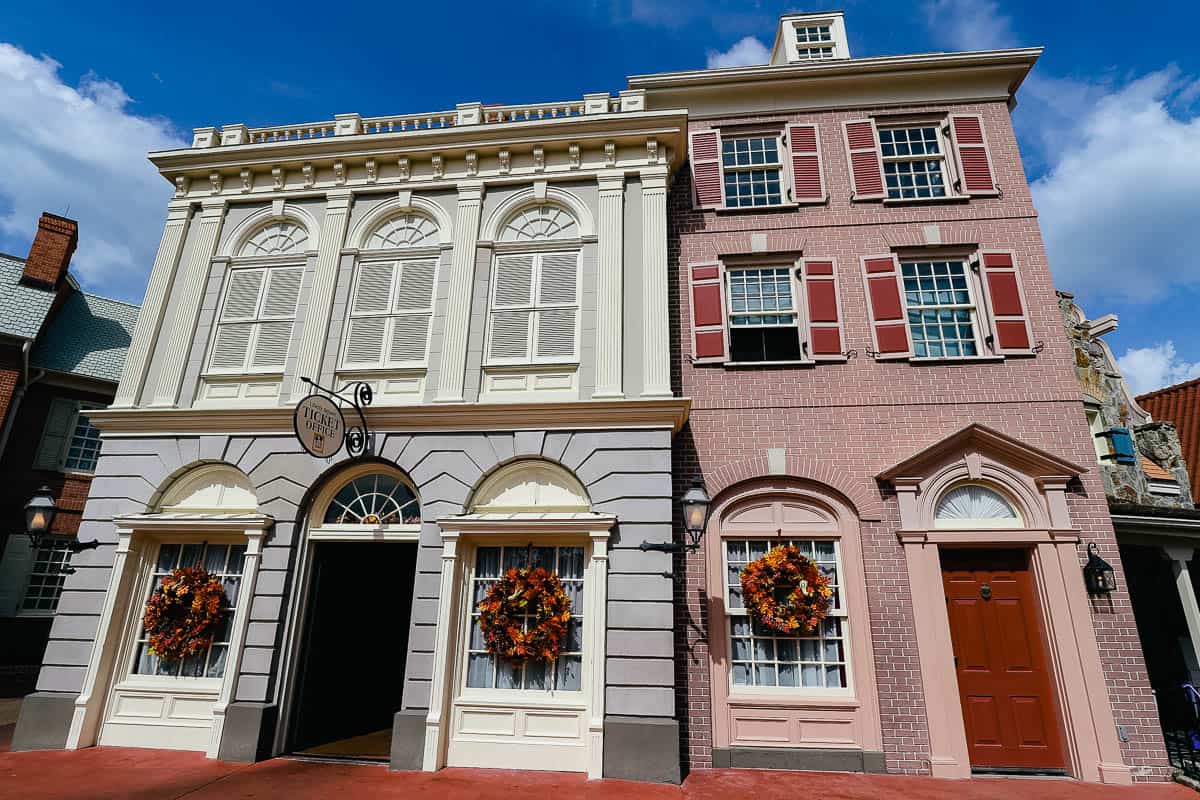 buildings with wreaths 