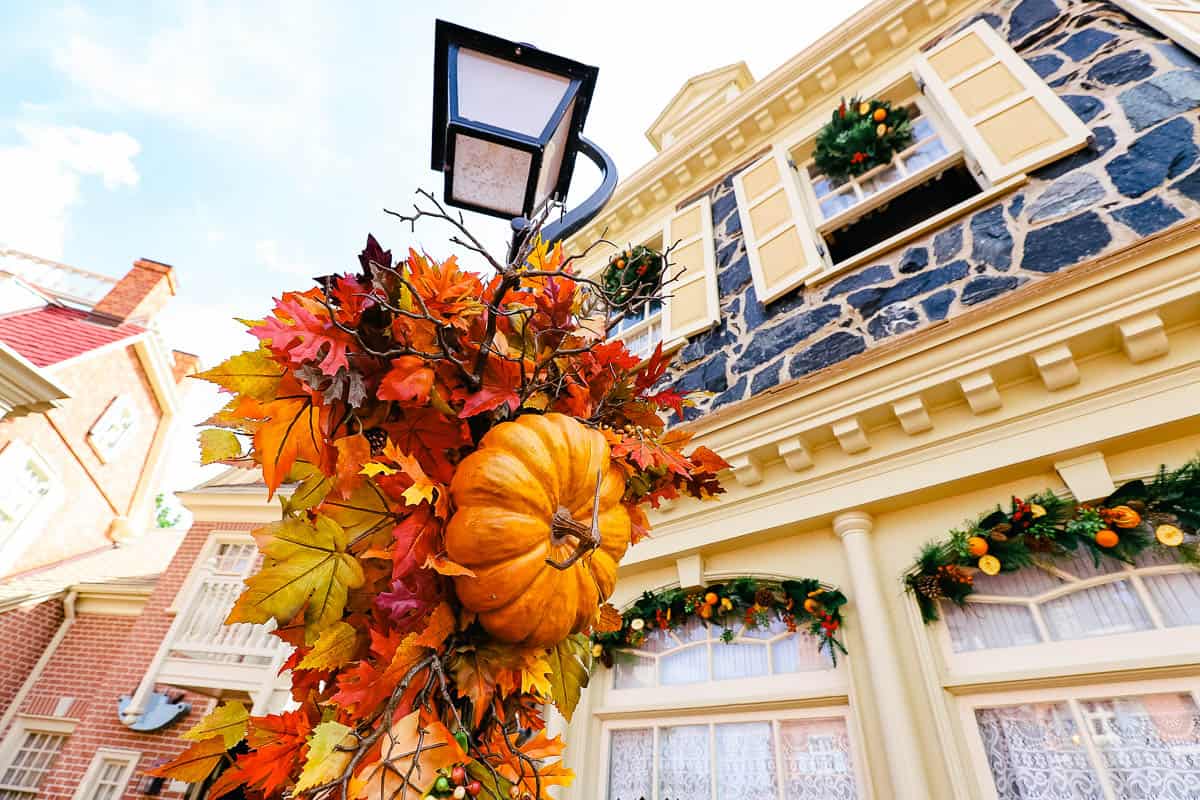 pumpkins with wreaths wrapped around the lightpole at Halloween 