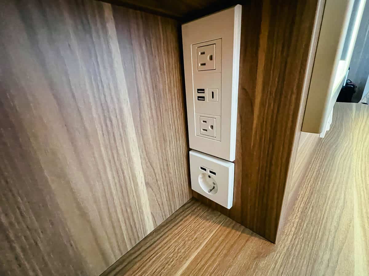 extra outlets and USB ports 