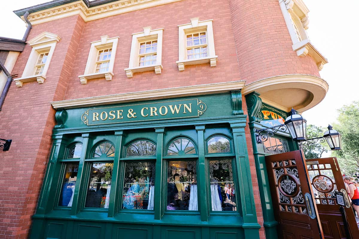 Rose and Crown Dining Room at Epcot's United Kingdom Pavilion 