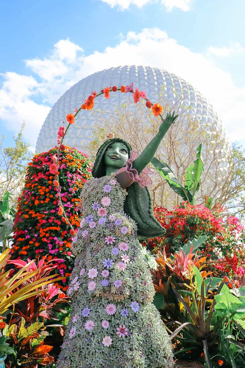 Isabella topiary at Epcot 