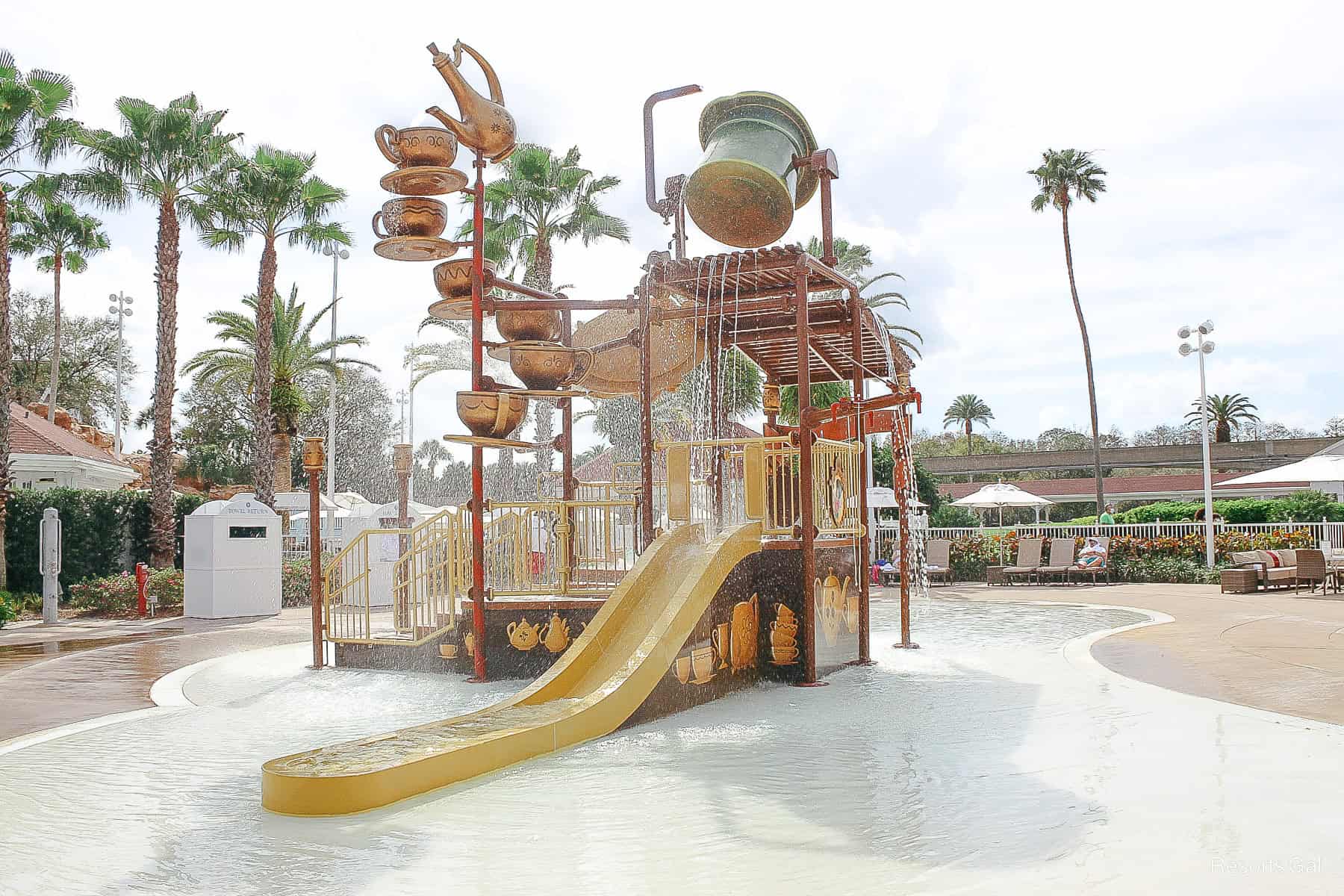 the splash pad working with water  