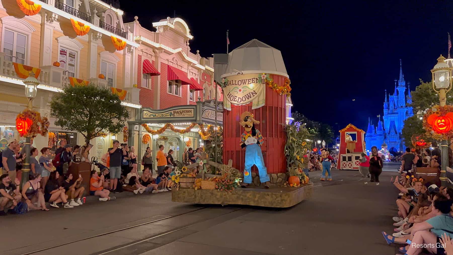 Goofy in the Halloween Hoedown float 