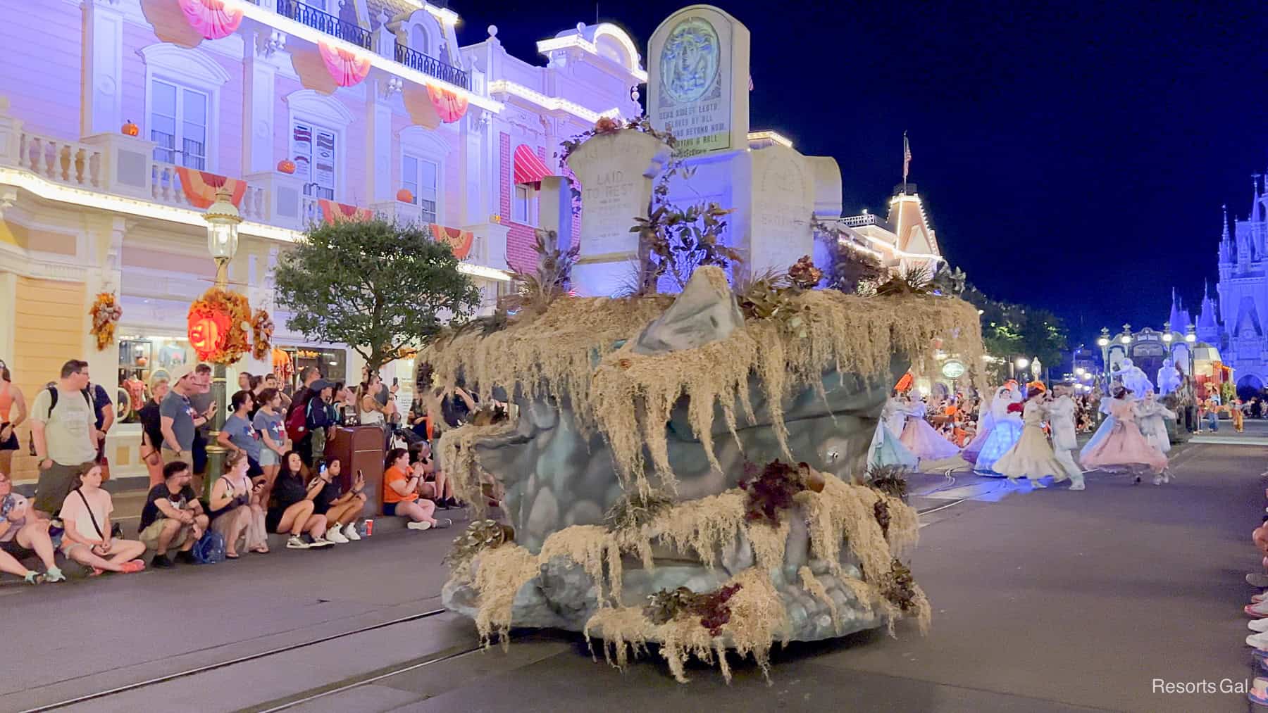 the Haunted Mansion Madame Leota float 