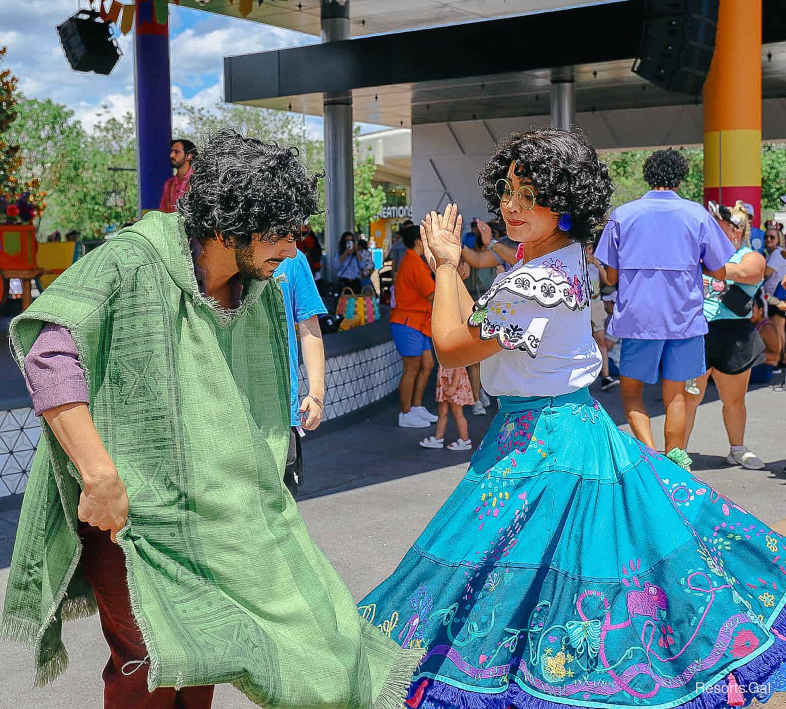 Bruno and Mirabel dancing with the audience during the ‘¡Celebración Encanto!’