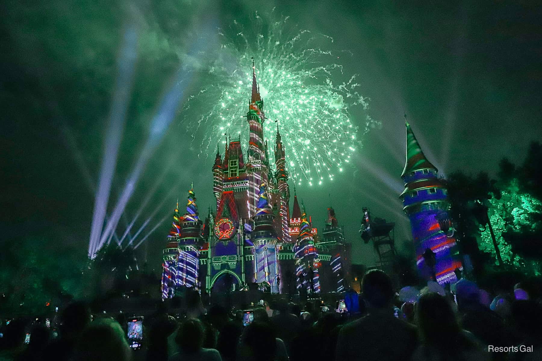 Minnie's Wonderful Christmastime Fireworks 