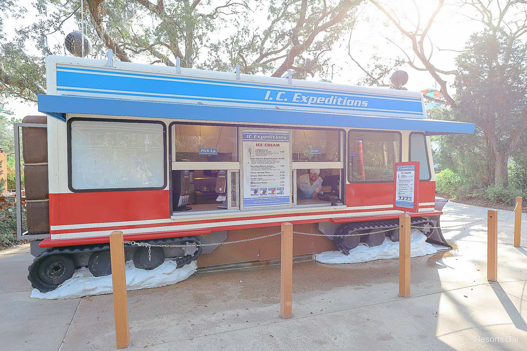 a snow plow themed kiosk that's red and blue at Blizzard Beach 