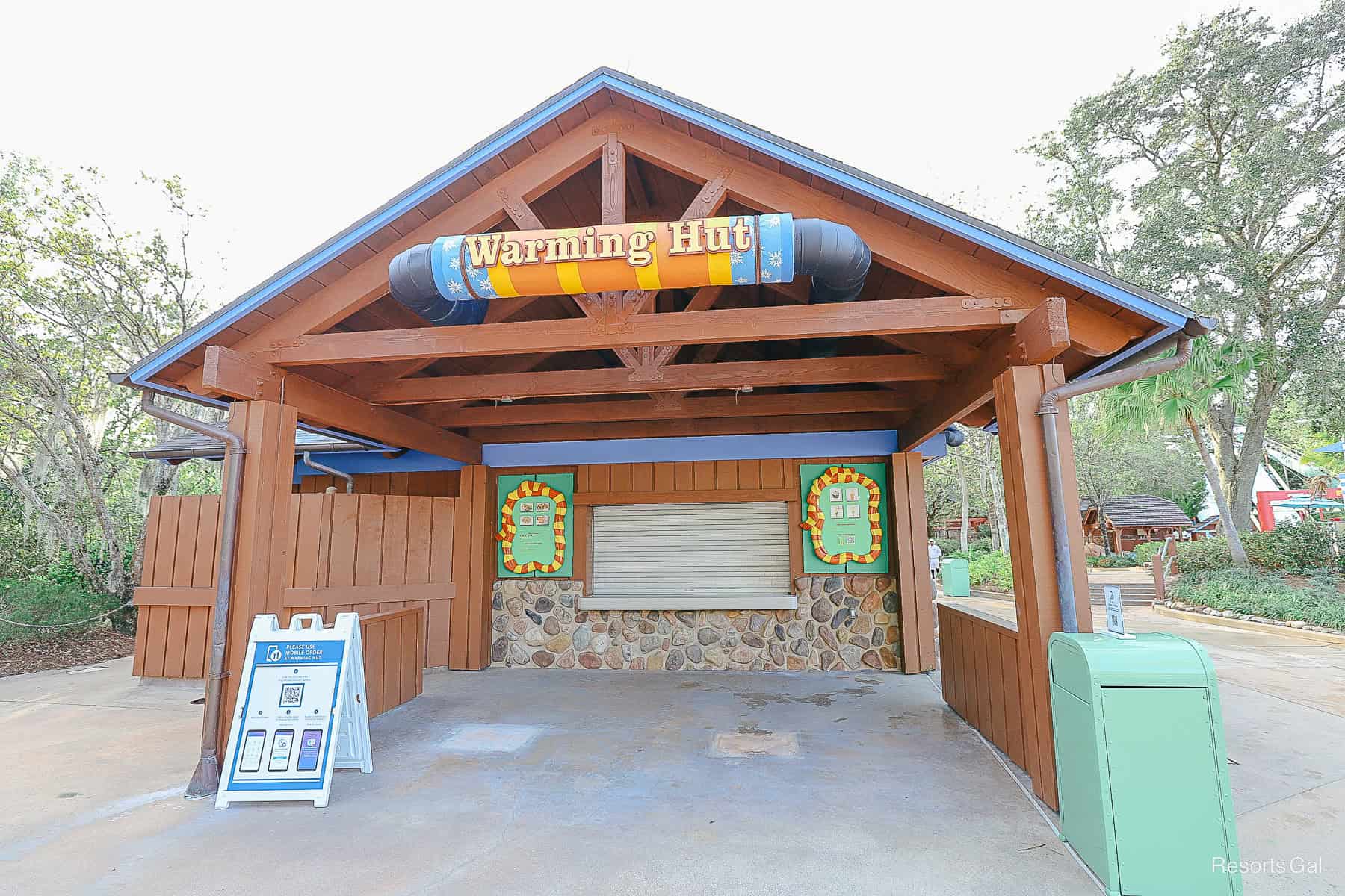 Warming Hut beverage refill station at Blizzard Beach 