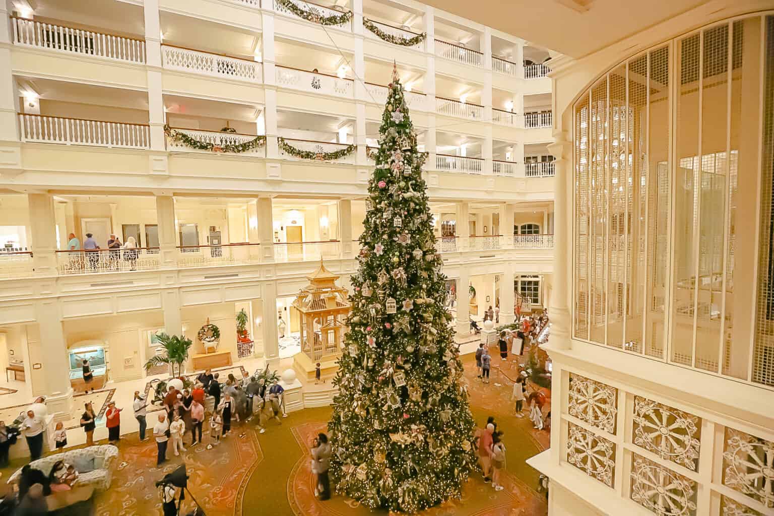 Disney's Grand Floridian at Christmas (Photos of the Lobby and Holiday ...