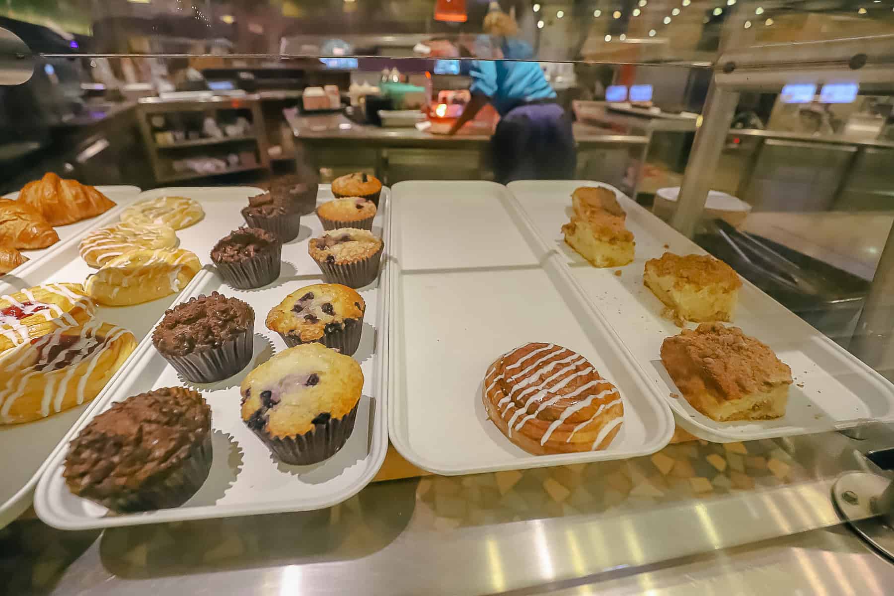 a pastry case at Pop Century with muffins and cinnamon rolls 