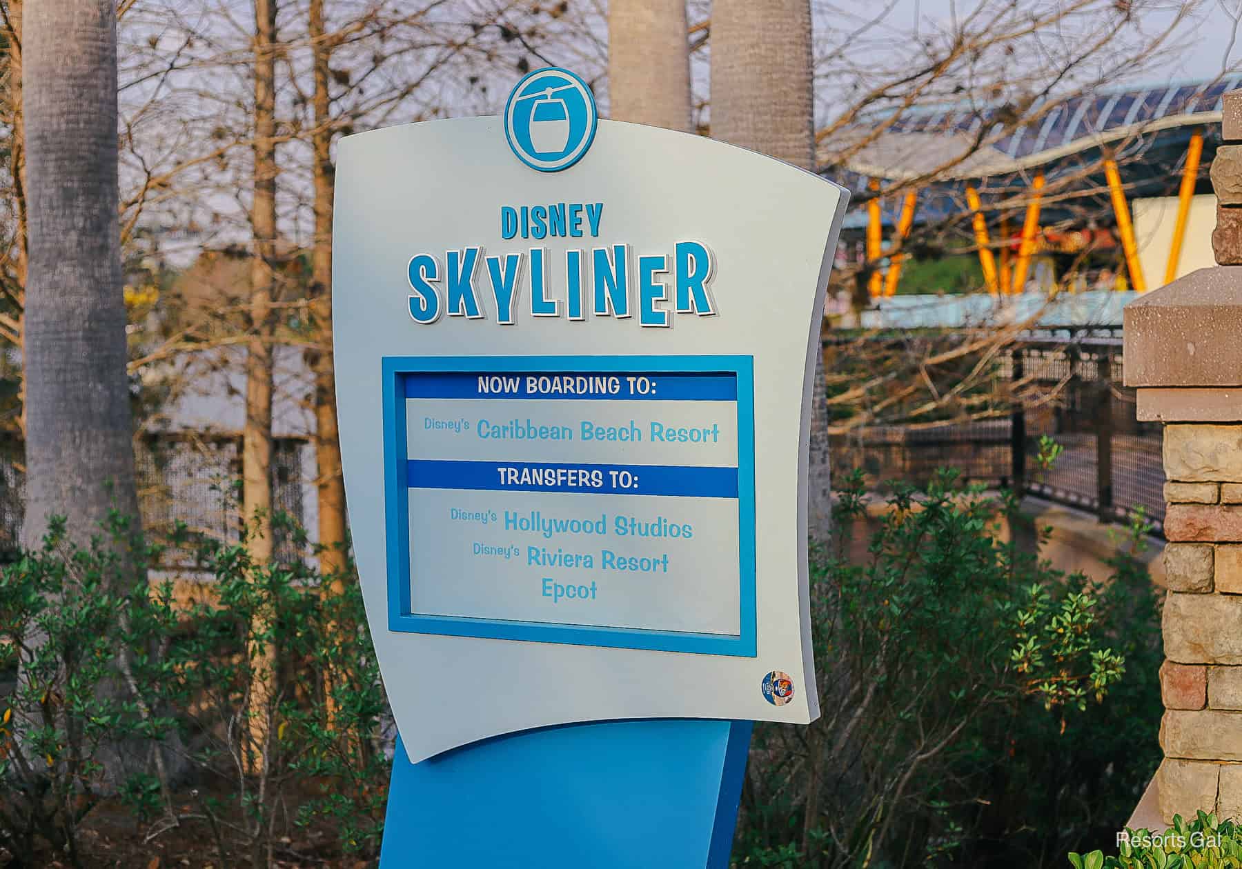 A sign that tells where the Skyliner boards to and then lists the transfer destinations. 