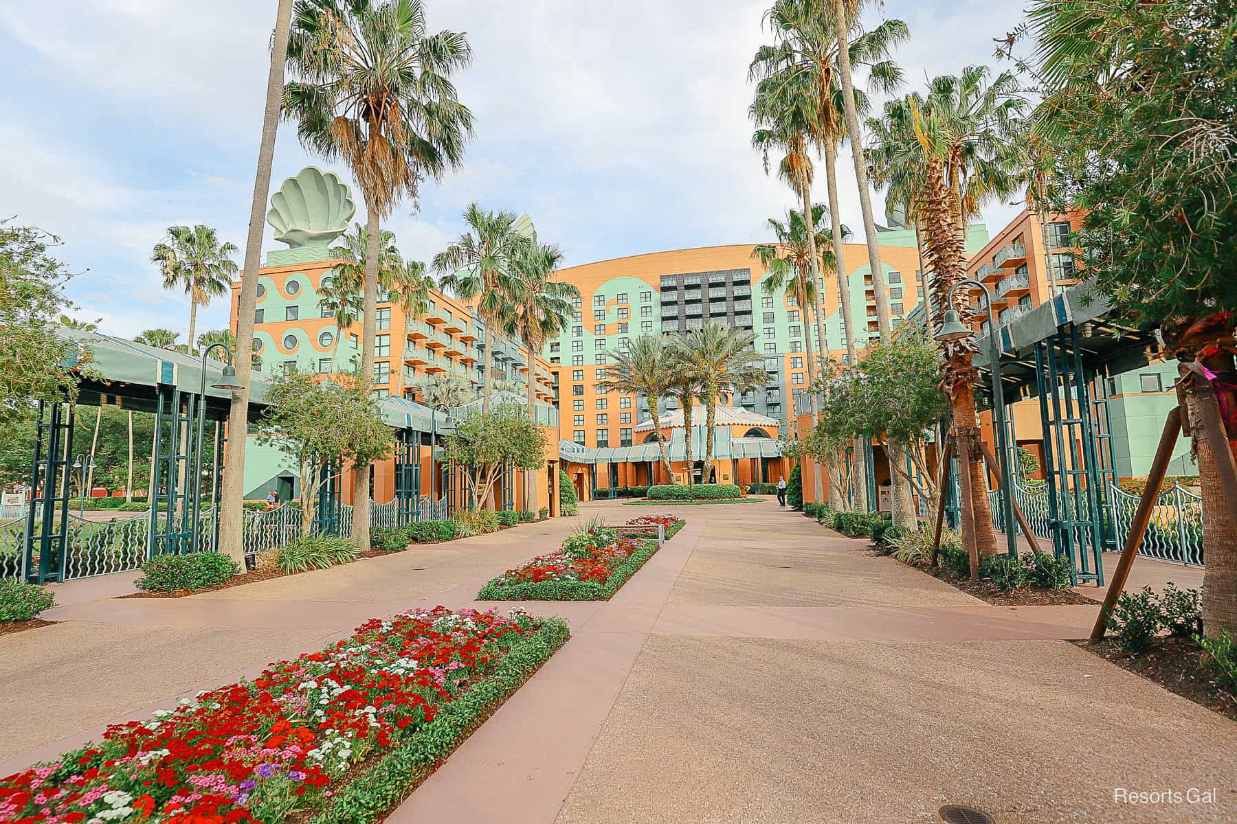 the causeway between the Skyliner and the Swan and Dolphin 