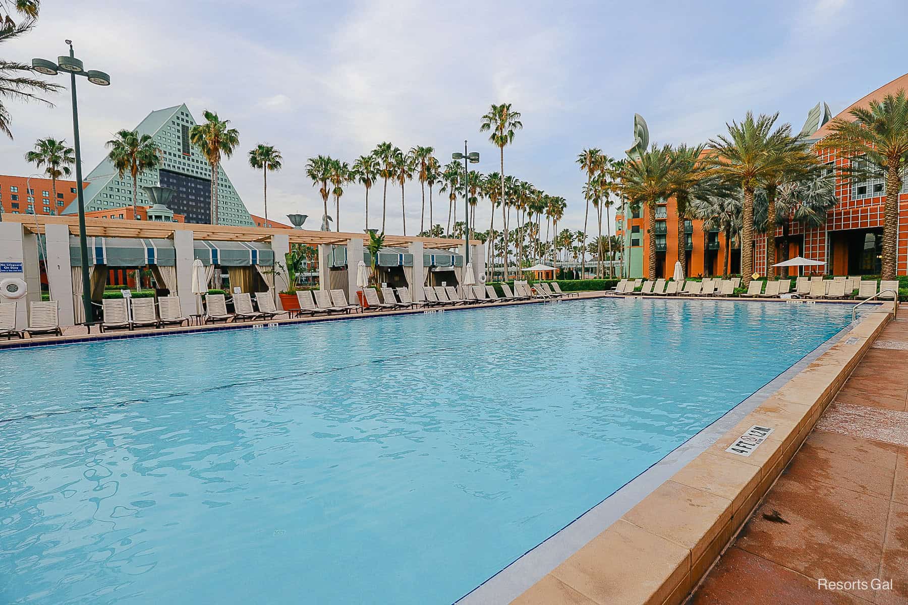 quiet pool at Disney's Swan Hotel 