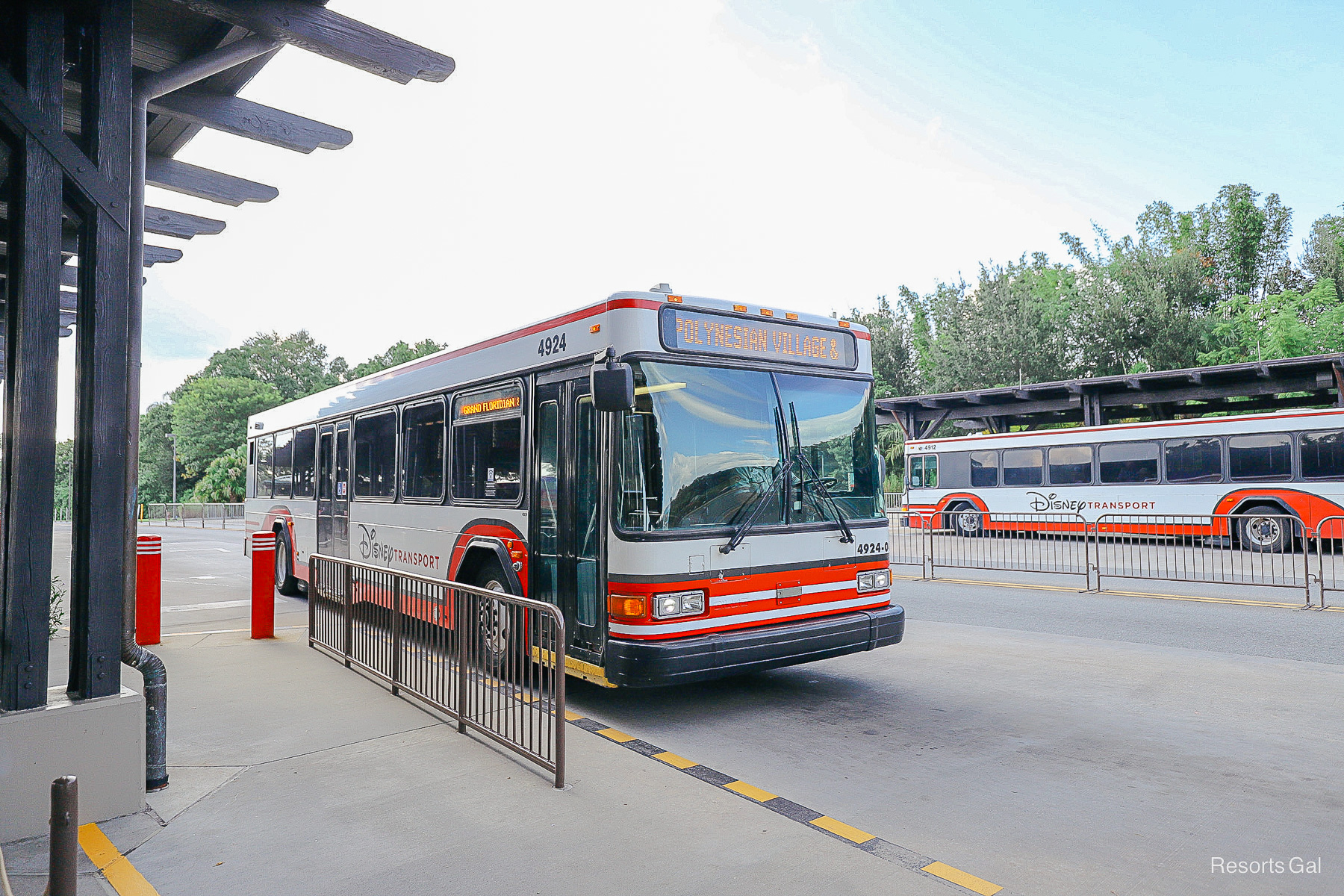 a shared bus between the Polynesian and Grand Floridian 