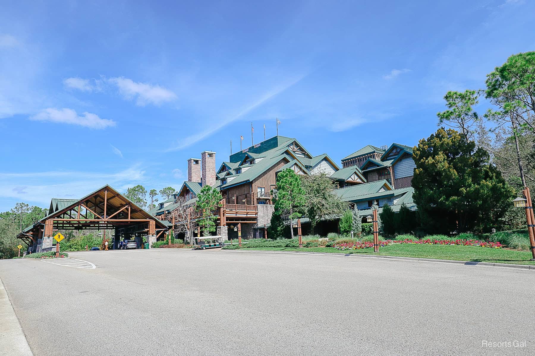 the front side of Wilderness Lodge welcoming guests 