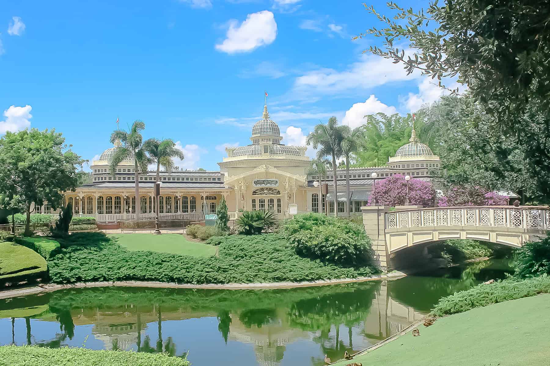 exterior view of The Crystal Palace character restaurant at Magic Kingdom 