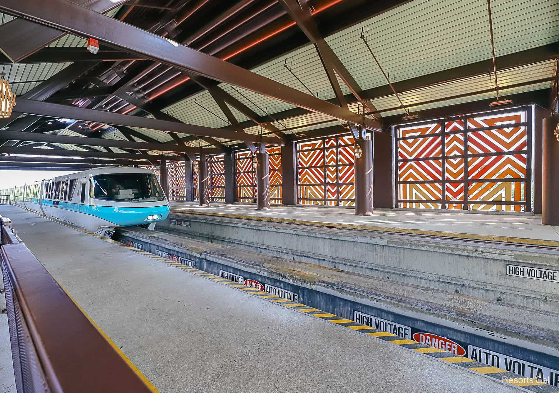 a monorail arriving at the Polynesian 