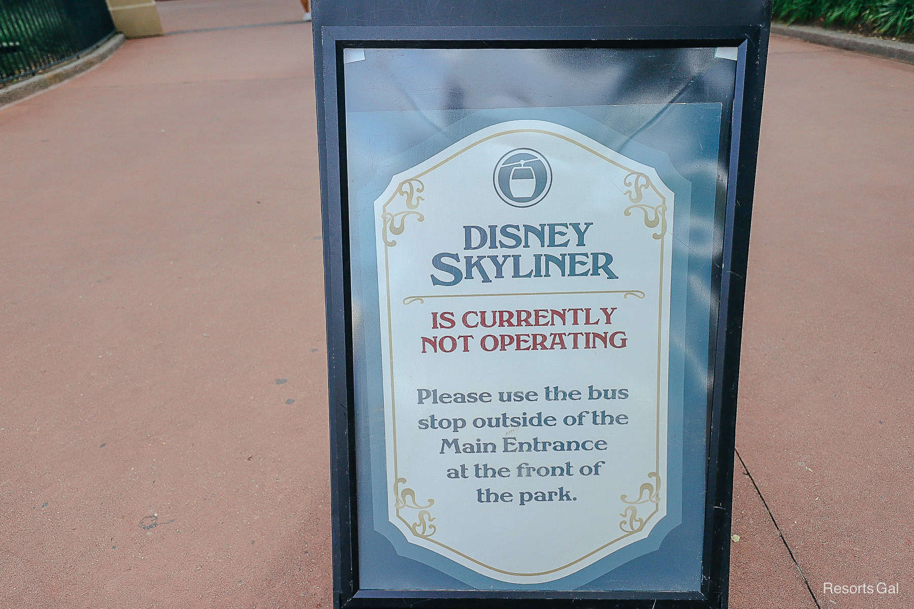 A sign that says the Disney Skyliner is currently not operating 