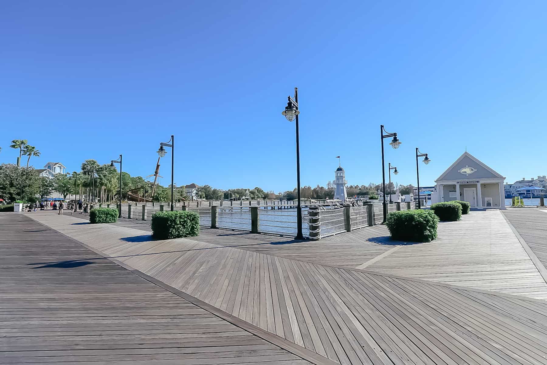 the wooden walkway around the Yacht Club 