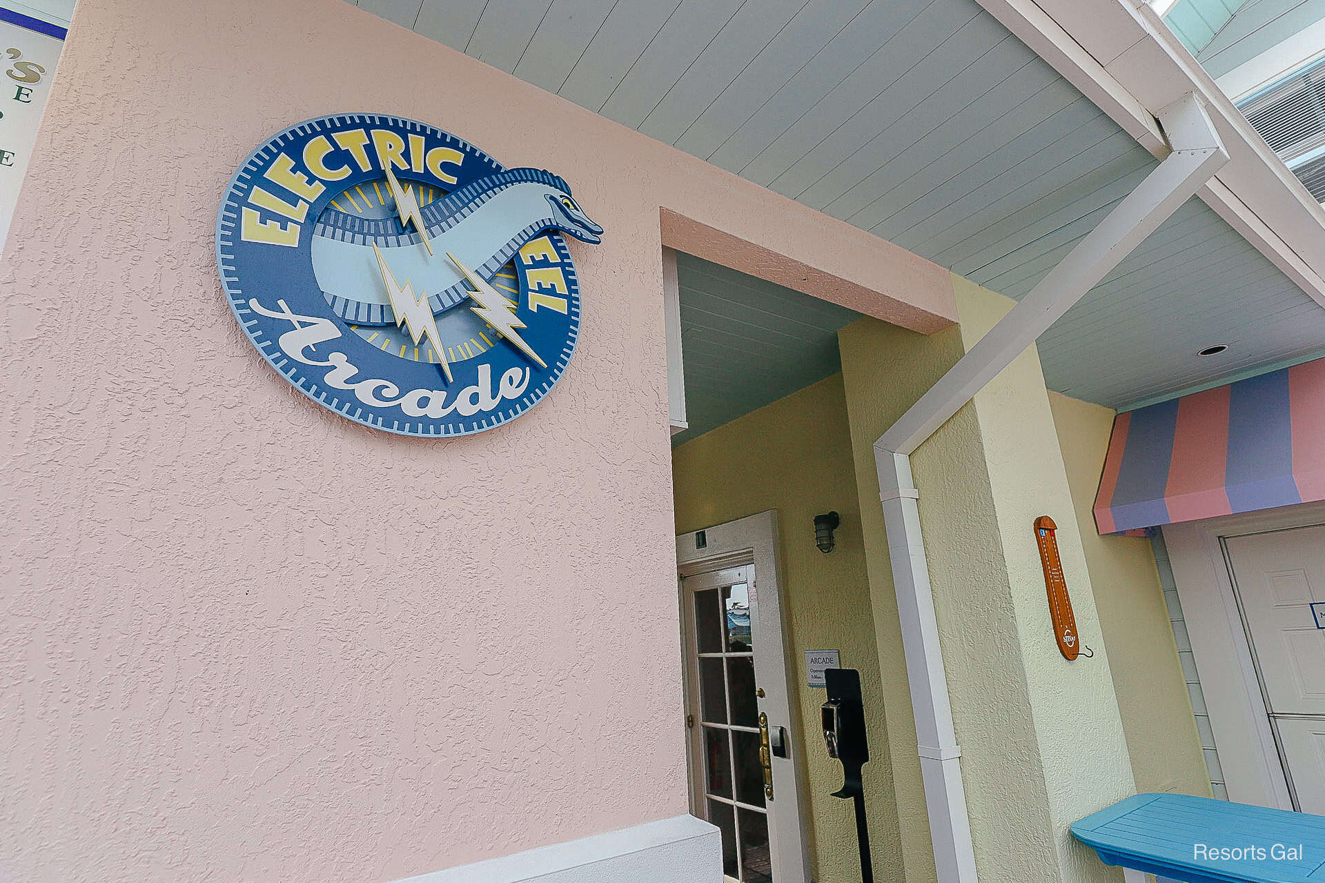 a sign that says the Electric Eel Arcade 