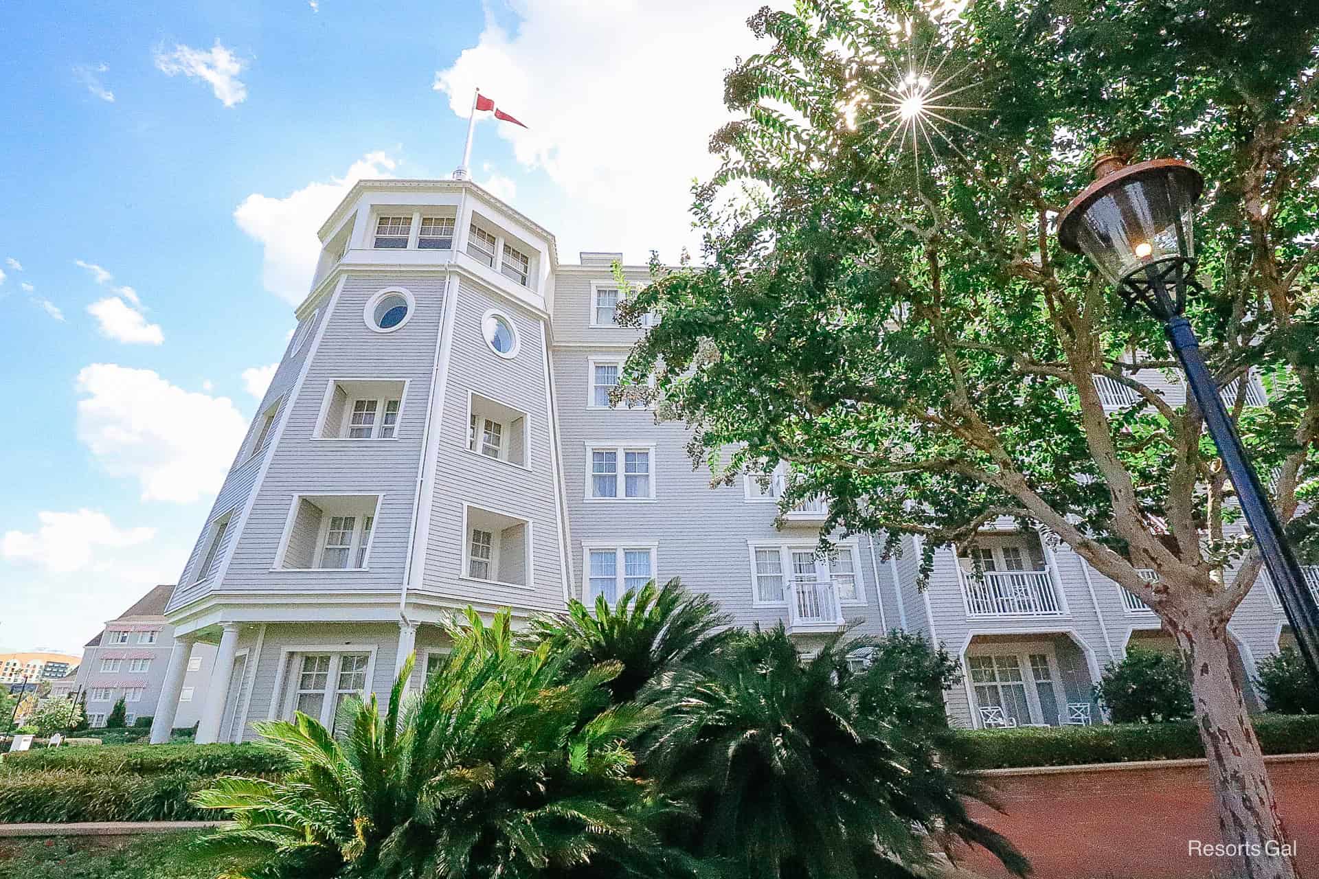 Long Halls at Disney’s Yacht Club? Use this Shortcut to Avoid Them