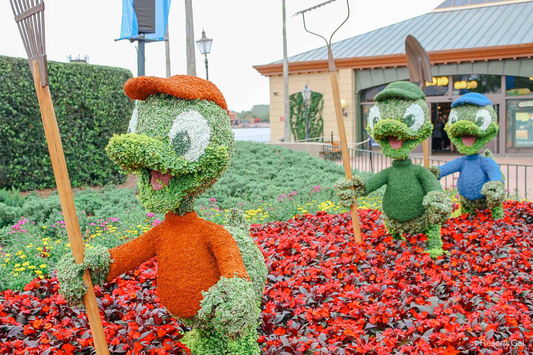 Donald's nephews in topiary form in 2019