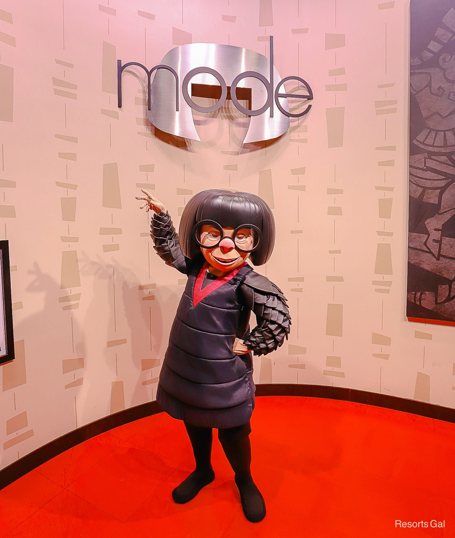 poses with full outfit at The Edna Mode Experience 