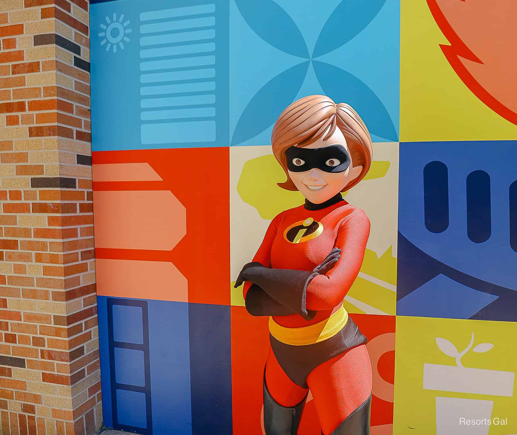 Elastigirl (Mrs. Incredible) poses at Pixar Plaza 