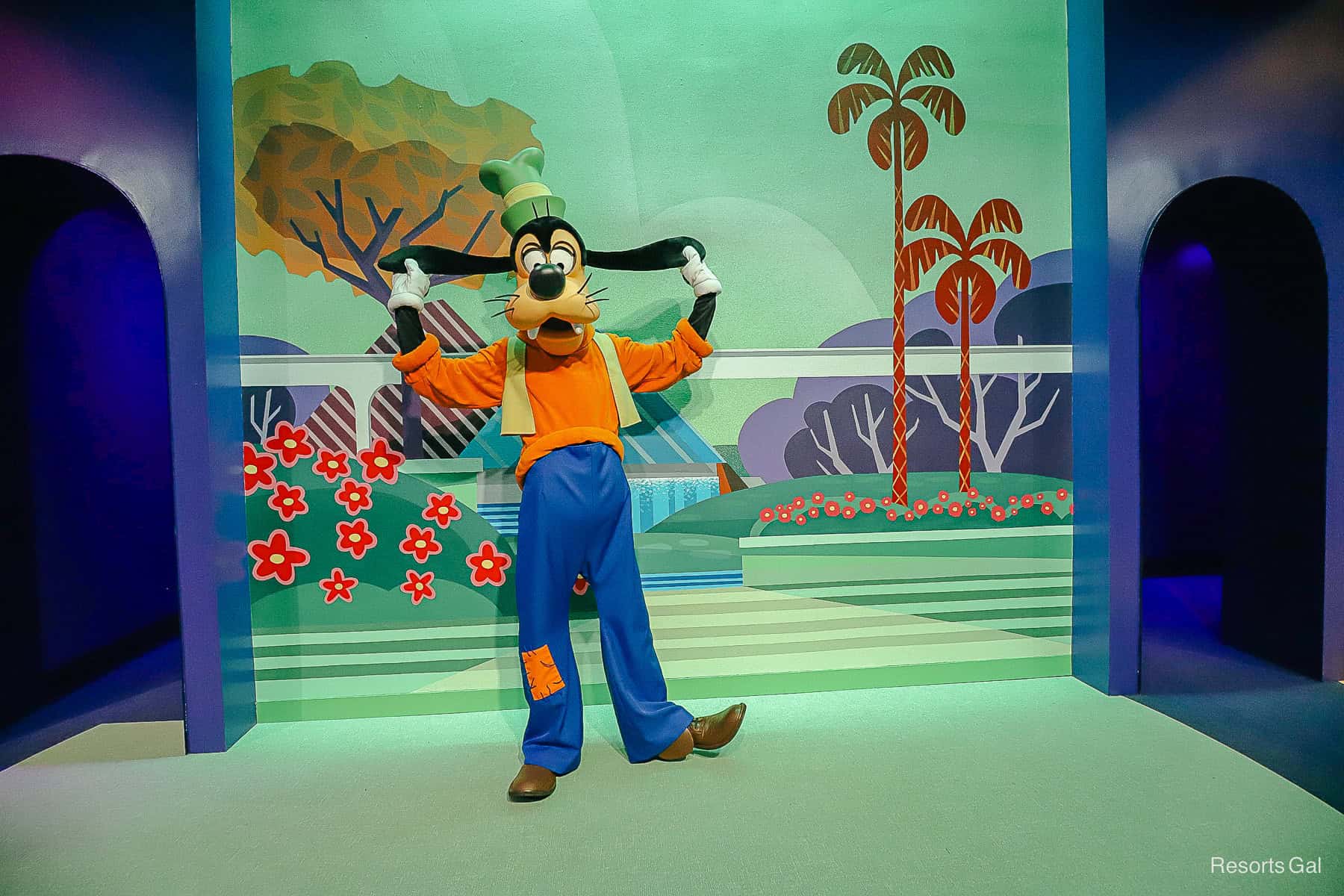 Goofy at his Epcot Character meet-and-greet. 