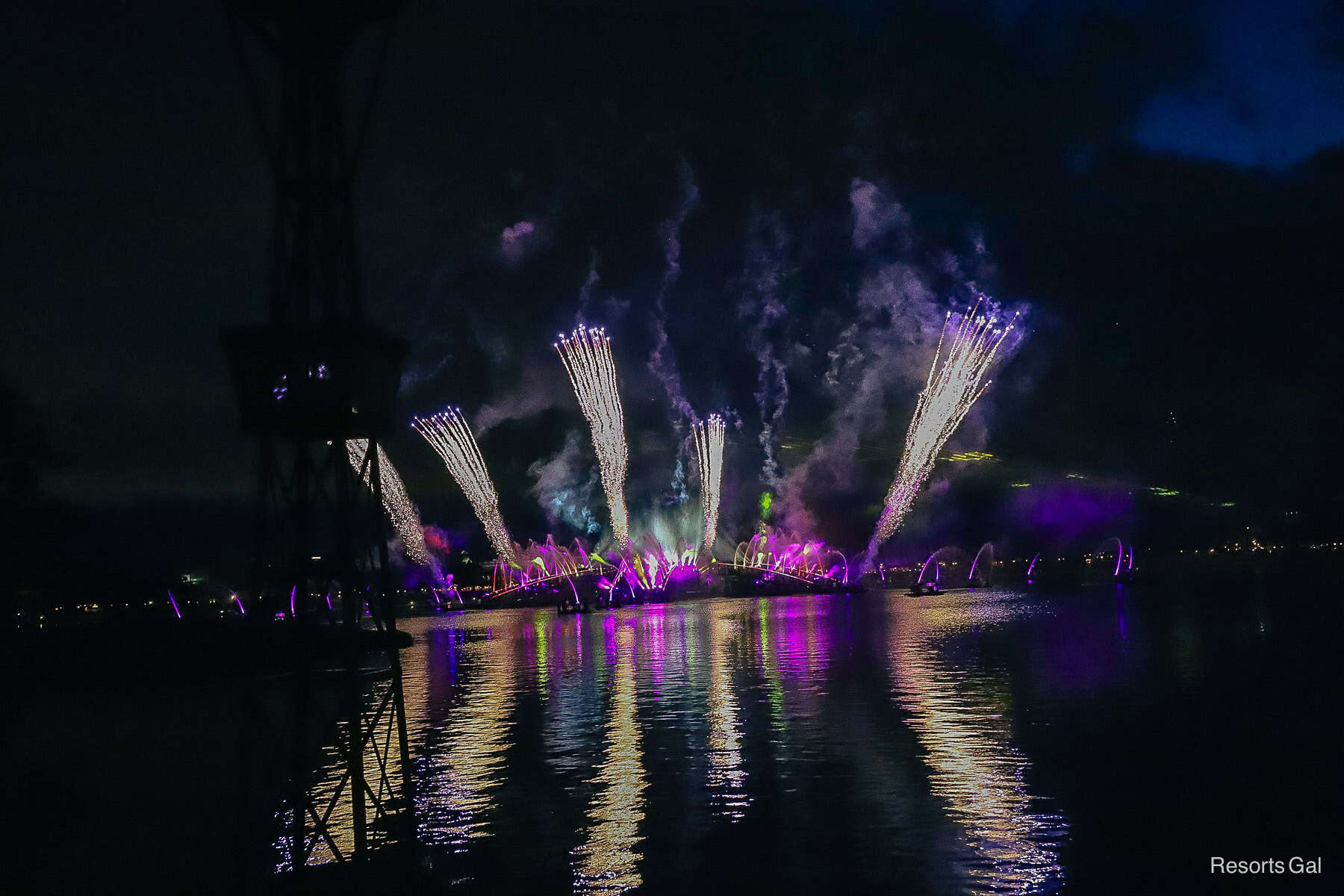 Luminous fireworks to wrap up our Epcot Touring Strategy 