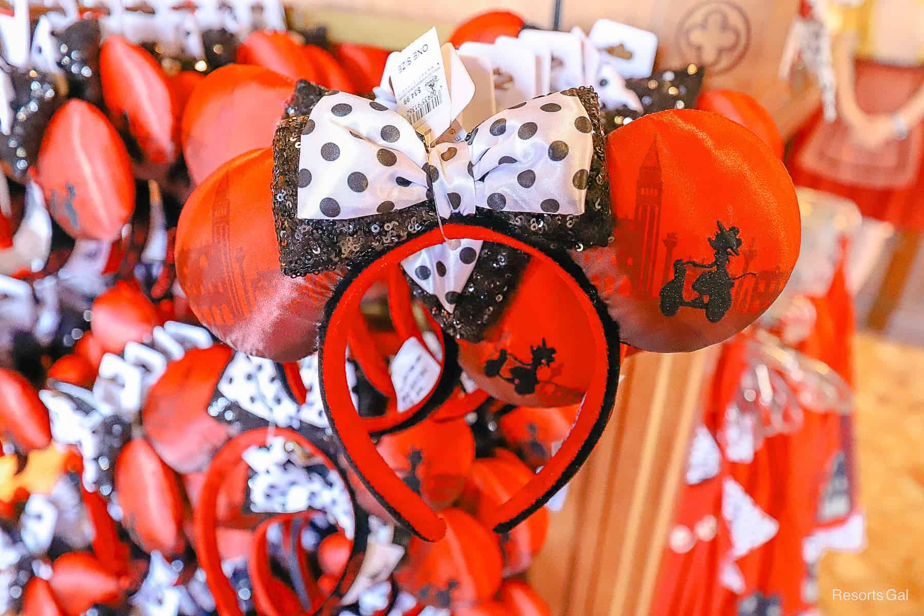 Minnie Mouse ears at the Italy Pavilion 