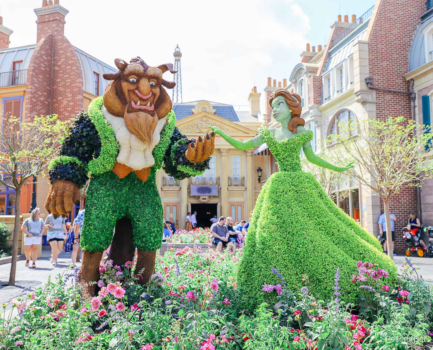 Beauty and the Beast topiary at Epcot 