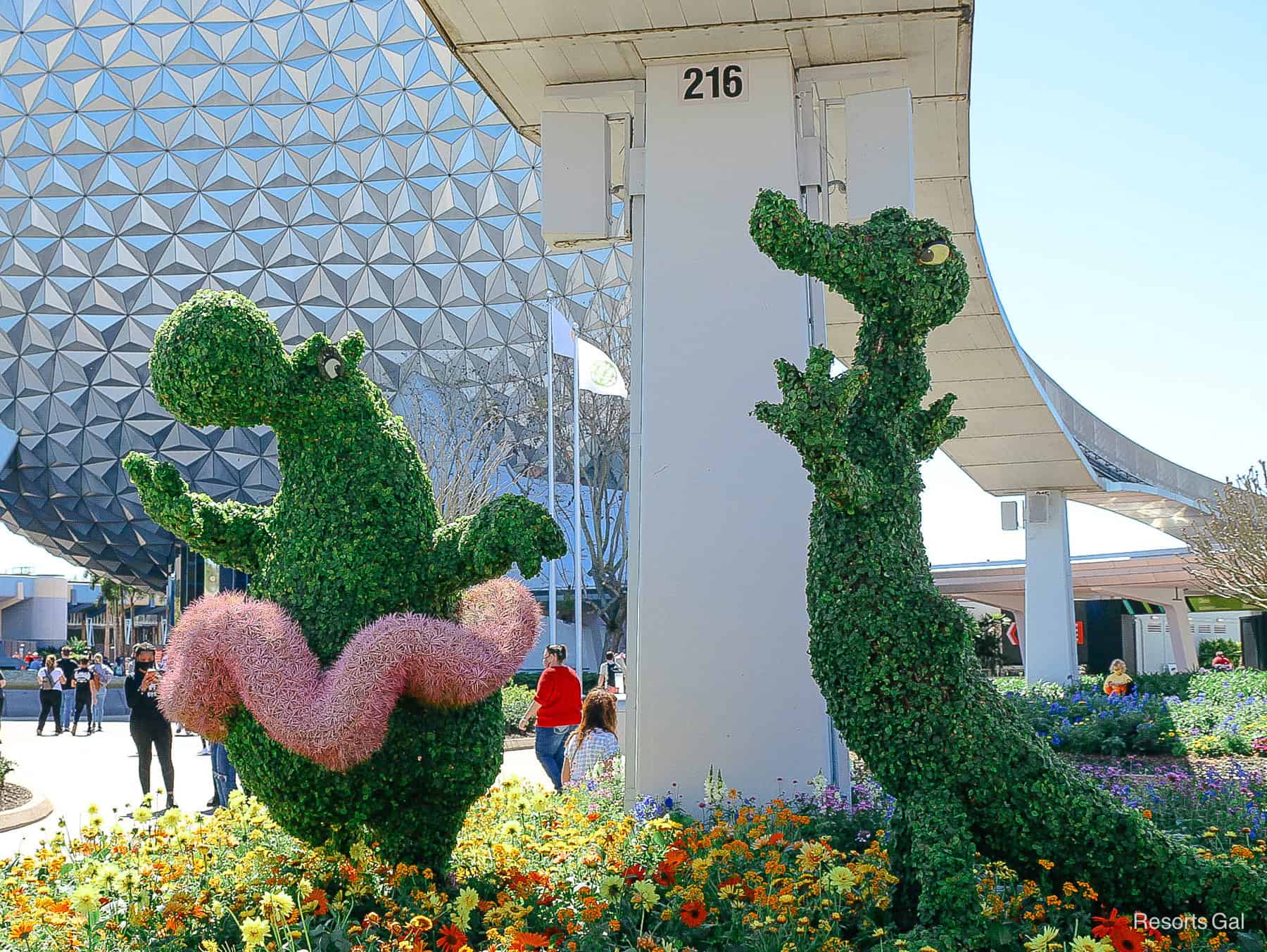 Ben Ali Gator topiary dances with Hyacinth who's wearing a pink tutu 