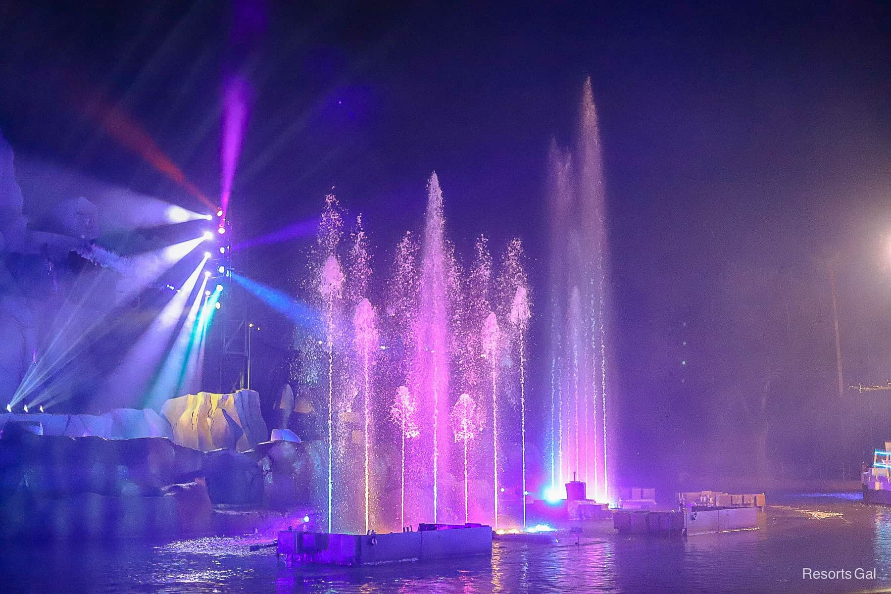 water fountains during Fantasmic! 