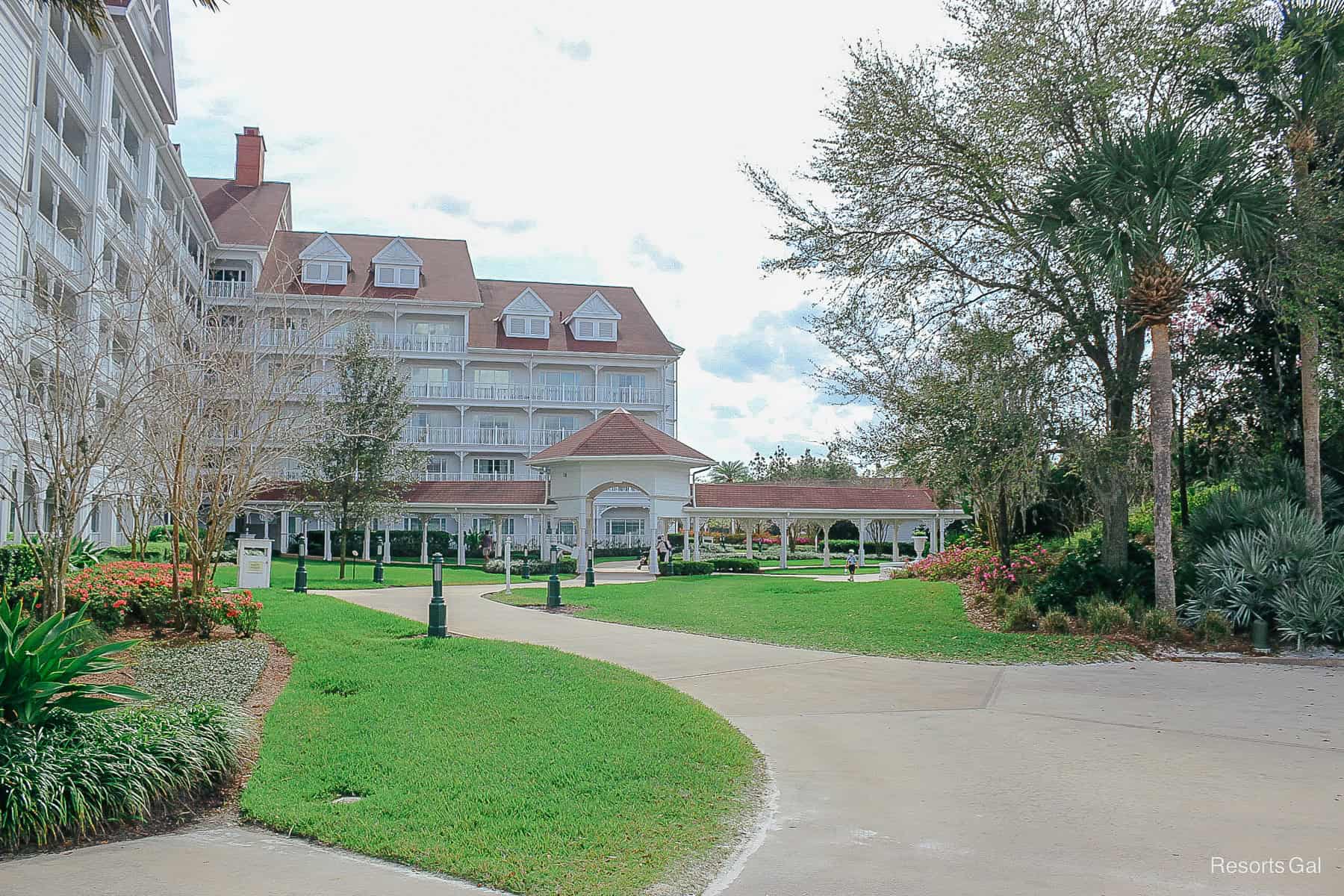 pathway continues in front of the Grand Floridian Villas 