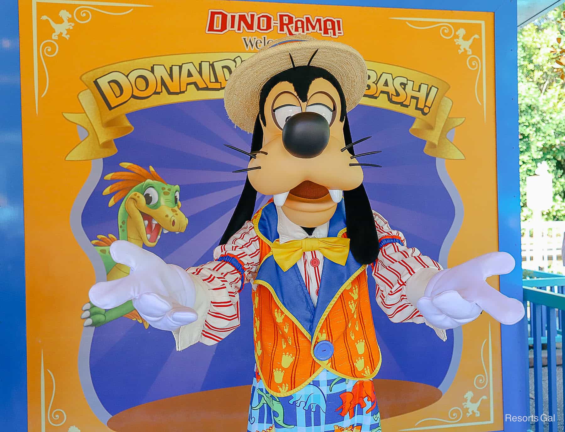 Goofy in his carnival outfit at Donald's Dino-Bash 